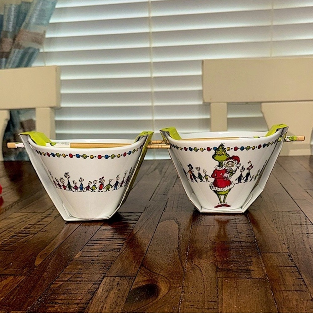 The Grinch Dr. Suess Ramen Bowls set of 2 NWT Chopsticks Christmas Cindy Lou - Picture 5 of 13